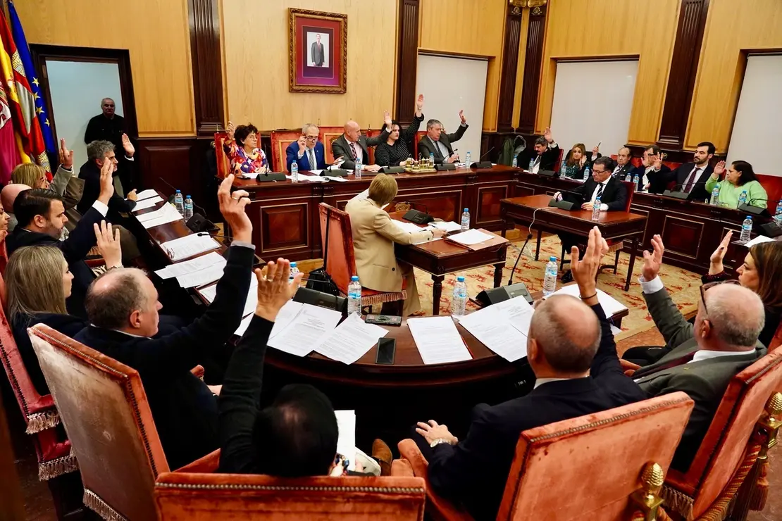 Imagen del salón de plenos del Ayuntamiento de León.