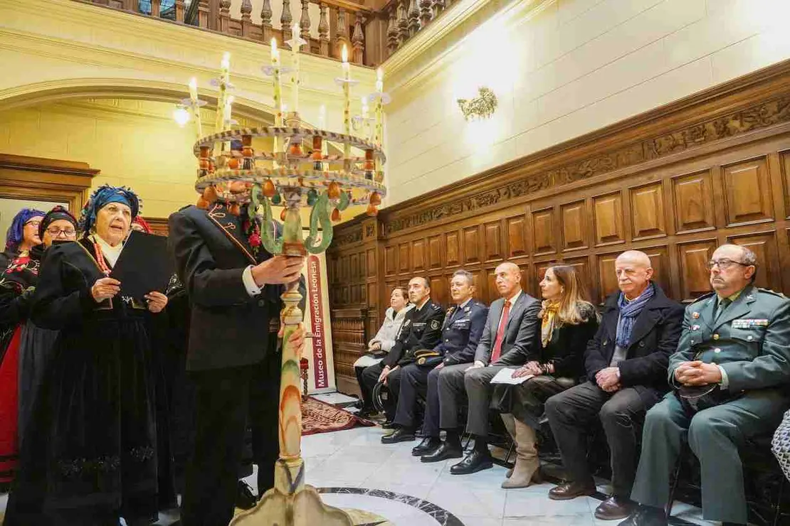 Recreación del tradicional canto del Ramo de Navidad organizado por el Museo de la Emigración Leonesa. Foto: Campillo