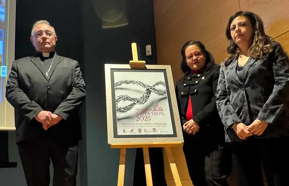 La Junta Mayor de Cofradías y Hermandades de la Semana Santa de León ha presentado este martes el cartel oficial en el Museo Diocesano y de Semana Santa, obra de  José Luis Pulido Calvo. Fotos: Ayto León