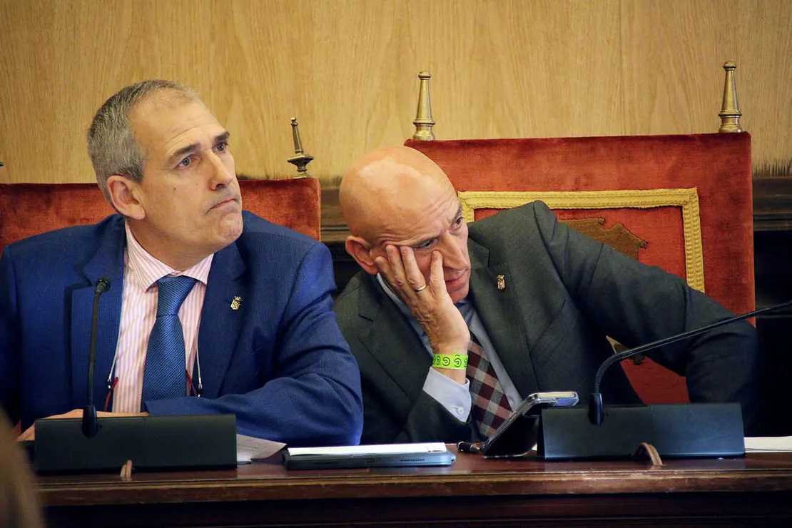 El Ayuntamiento de León celebra un pleno ordinario en el que se vota en contra de la moción de reprobación al alcalde, José Antonio Diez, presentada por el Partido Popular. Fotos: Peio García