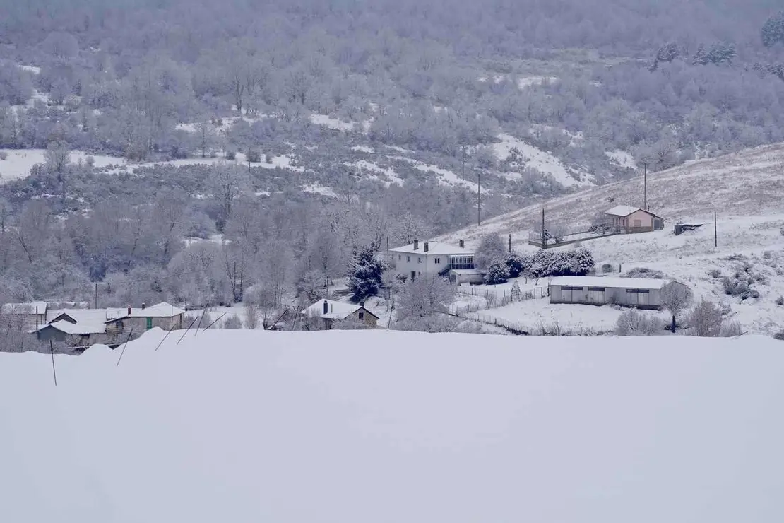 Nieve en la localidad leonesa de Oterico