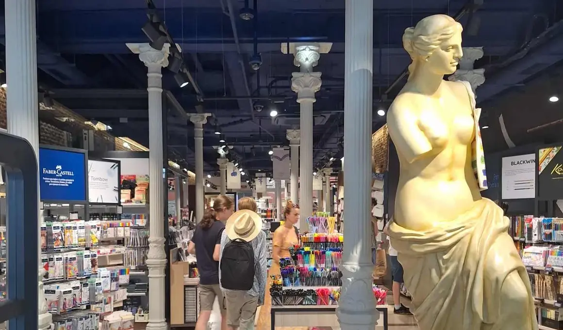 La mejor tienda de bellas artes de todo Madrid lleva sello leonés. 30.000 referencias, 'Hartem Bar' y una novedosa propuesta que atrapa a miles de clientes en una iniciativa de la leonesa 'Mi Tienda de Arte'.