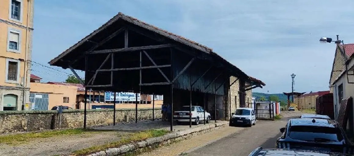 CENTRO DE RECEPCIÓN DEL MUSEO CISTIERNA 31