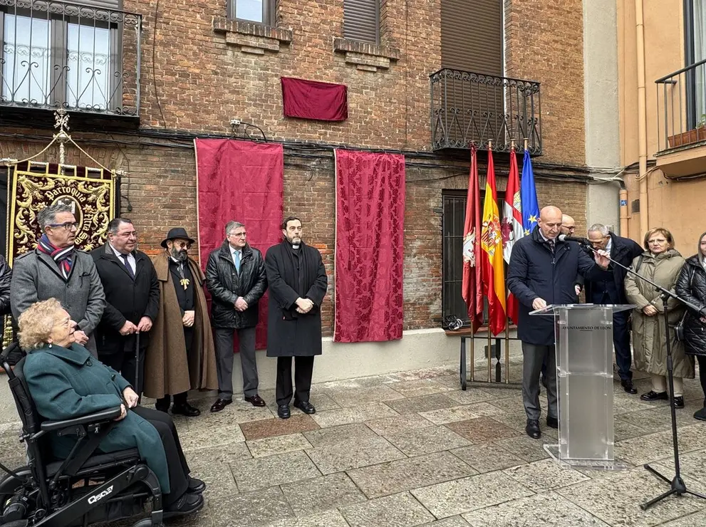 El alcalde de León, José Antonio Diez, preside el acto de descubrimiento de la placa de la Rinconada de Enrique García Centeno. Fotos: Ayto de León.