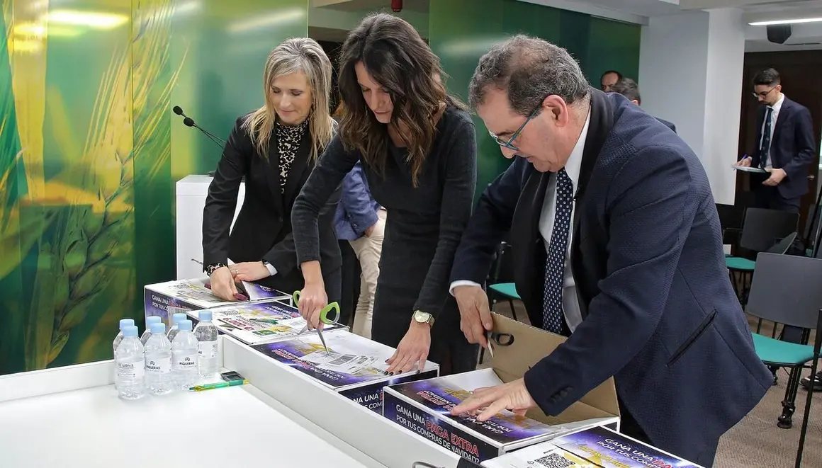 Caja Rural sortea ante notario las pagas extra de su campaña navideña en la provincia de León. Foto: Peio García.