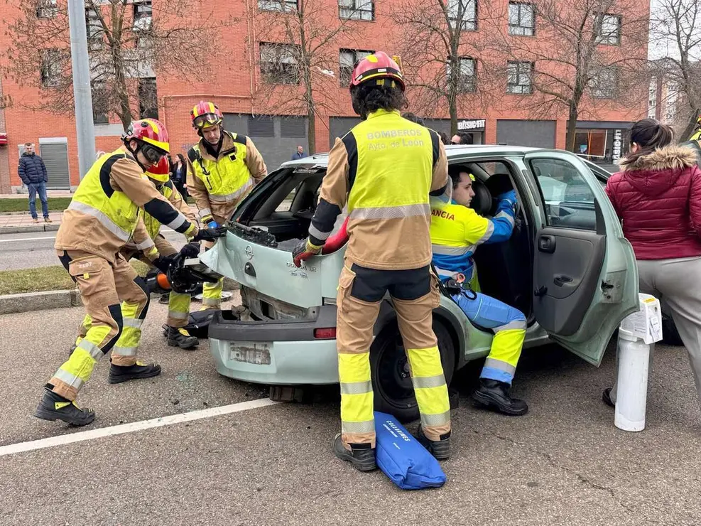 Bombeos de León, en la zona en la que se ha realizado el simulacro. Fotos: AytoLeon