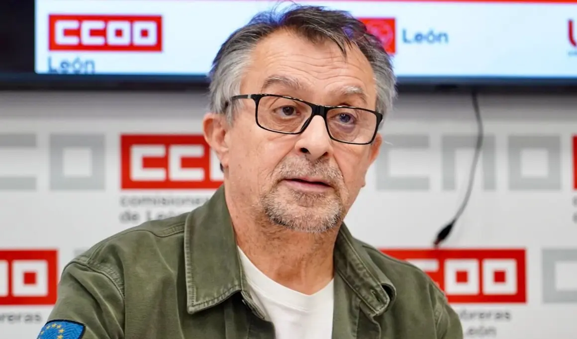 Enrique Reguero, secretario general de UGT, durante una rueda de prensa.