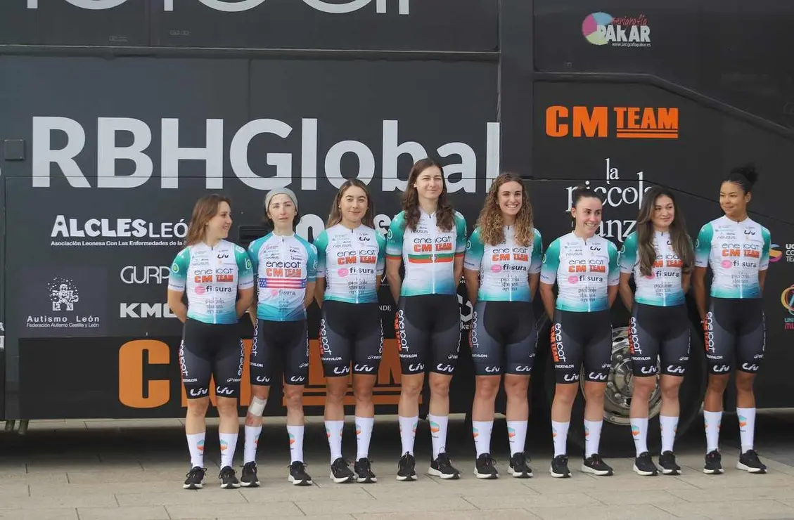 La escuadra dirigida por Eneritz Iturriaga se presenta en la línea de salida con el objetivo puesto en su participación en la Vuelta a España Femenina 2025. Fotos: Isaac Llamazares | Ayto León