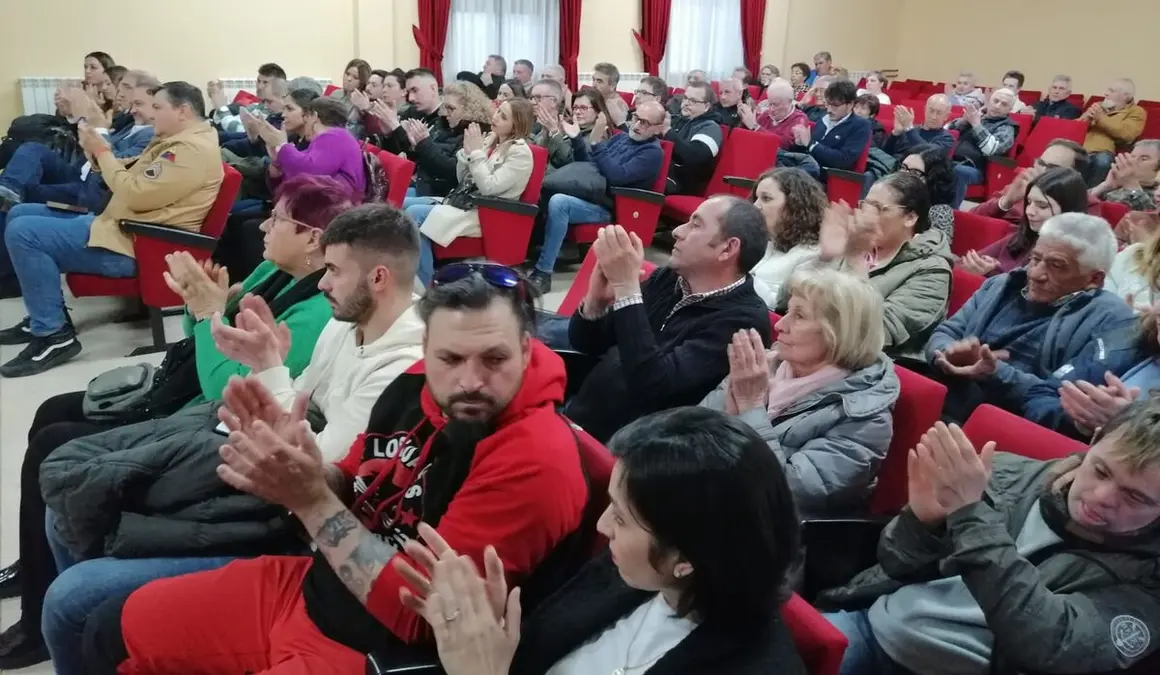 Cendón se reúne a la militancia del Bierzo en Camponaraya para destacar los proyectos estratégicos que generan empleo y oportunidades en la provincia.