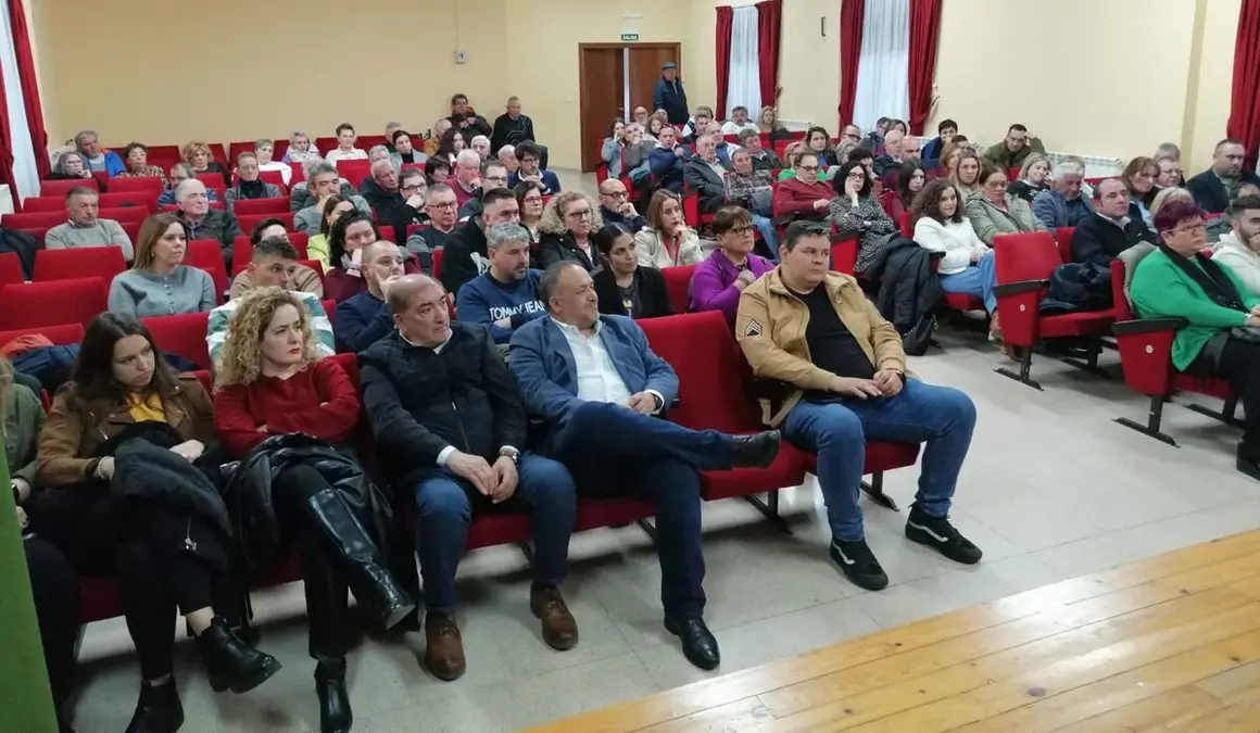 Cendón se reúne a la militancia del Bierzo en Camponaraya para destacar los proyectos estratégicos que generan empleo y oportunidades en la provincia.