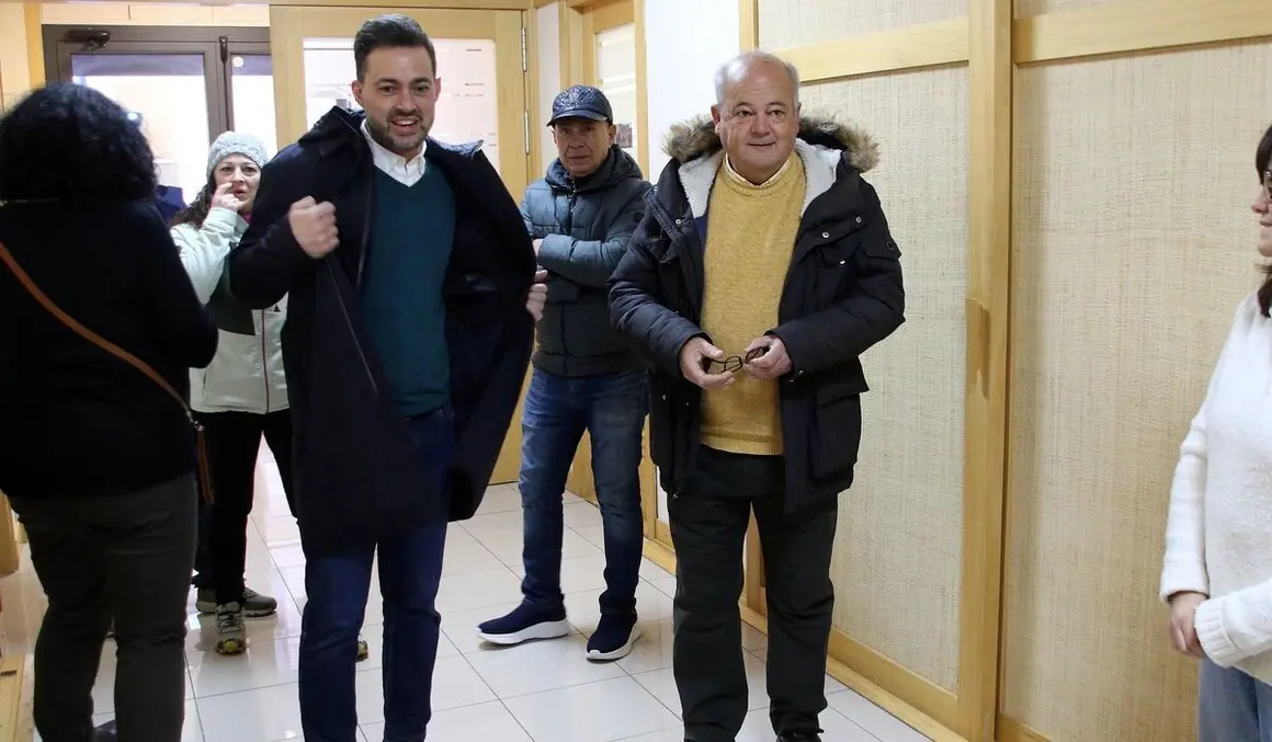 Votaciones de las elecciones primarias del PSOE de León; en la imagen, el candidato Javier Alfonso Cendón