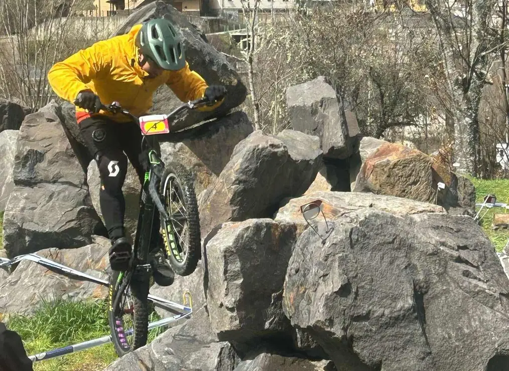 Con una gran participación la provincia ha vivido este fin de semana ciclismo esta vez en la modalidad de trial. El 'Primer Gran Premio Trial bici' en la localidad de Pobladura de las Regueras ha contado con una gran presencia de público.