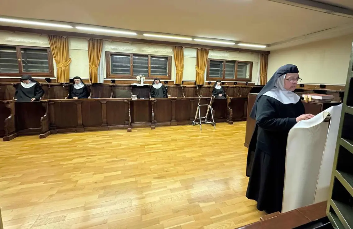 Las últimas Agustinas de León han abandonado este martes su clausura en la ciudad y se van a otro monasterio por la falta de vocaciones para mantener su presencia en la ciudad.