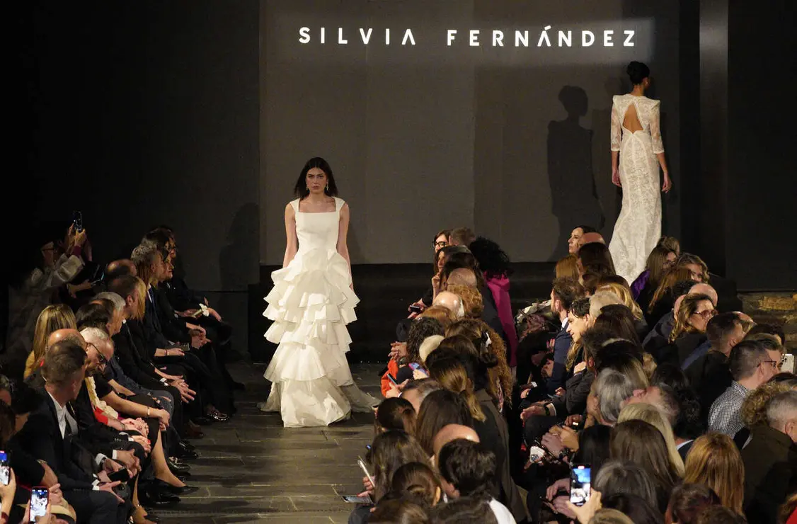 Inauguración de la I Semana de la Moda de Ponferrada. Autoridades y representantes de la sociedad berciana se citan en un gran y pionero evento con la moda como protagonista. Fotos: César Sánchez