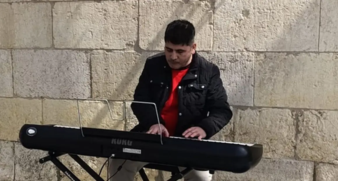 Piano abierto en la Plaza San Marcelo como actividad del ciclo ‘Piano Lontano’.4