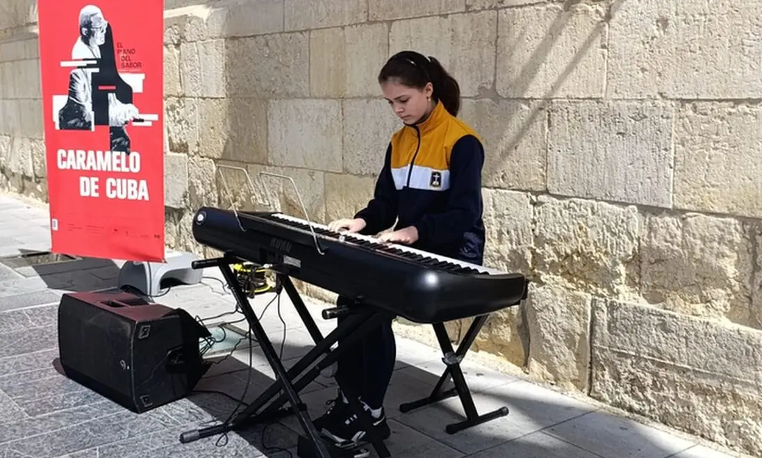Piano abierto en la Plaza San Marcelo como actividad del ciclo ‘Piano Lontano’.9