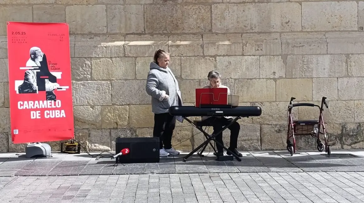 Piano abierto en la Plaza San Marcelo como actividad del ciclo ‘Piano Lontano’.3