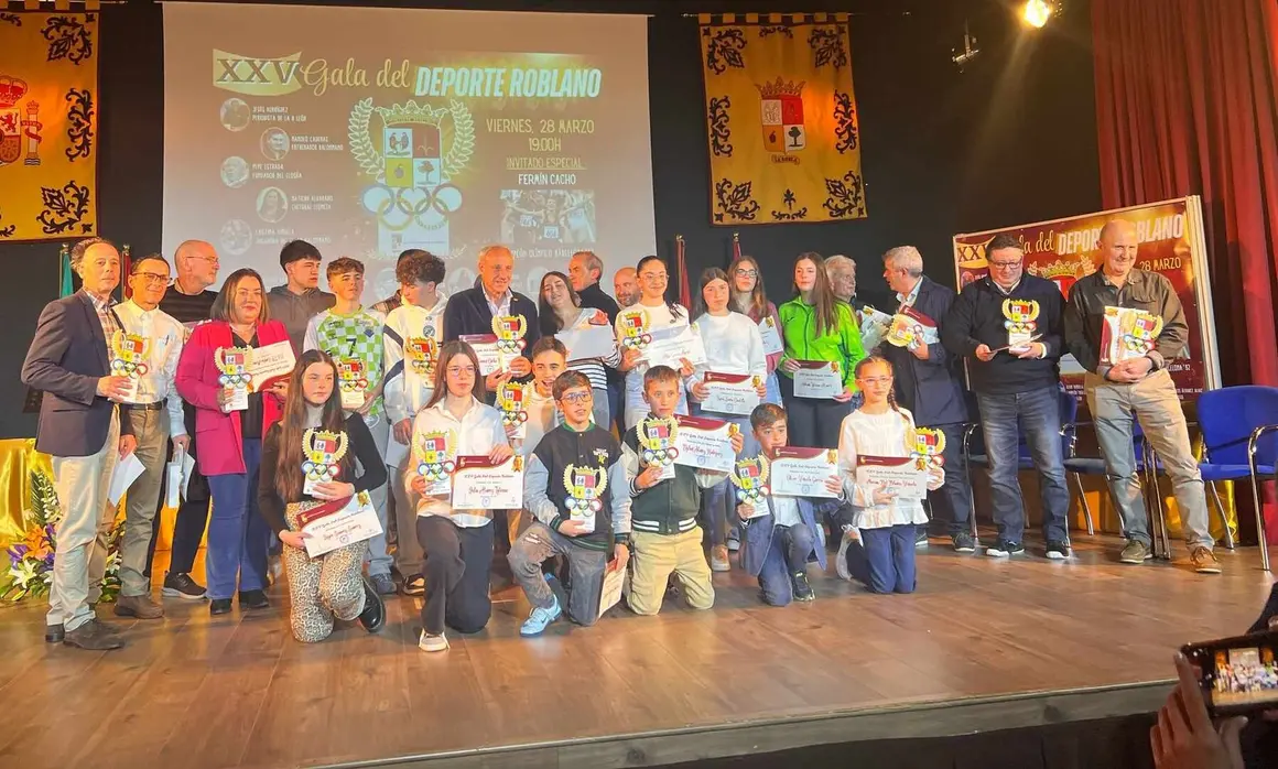 La Robla mantiene y promueve su actividad deportiva y lo hace a lo largo de todo el año. Sin embargo, como cada ejercicio, el punto de reconocimiento llega con la la Gala del Deporte Roblano que en esta ocasión ha llegado a su XXV edición.