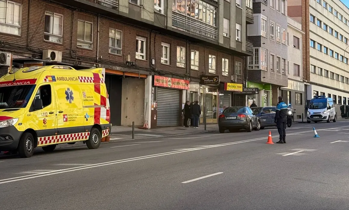 Choque frontal entre dos turismos en Alcalde Miguel Castaño.2