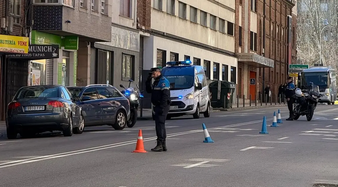 Choque frontal entre dos turismos en Alcalde Miguel Castaño
