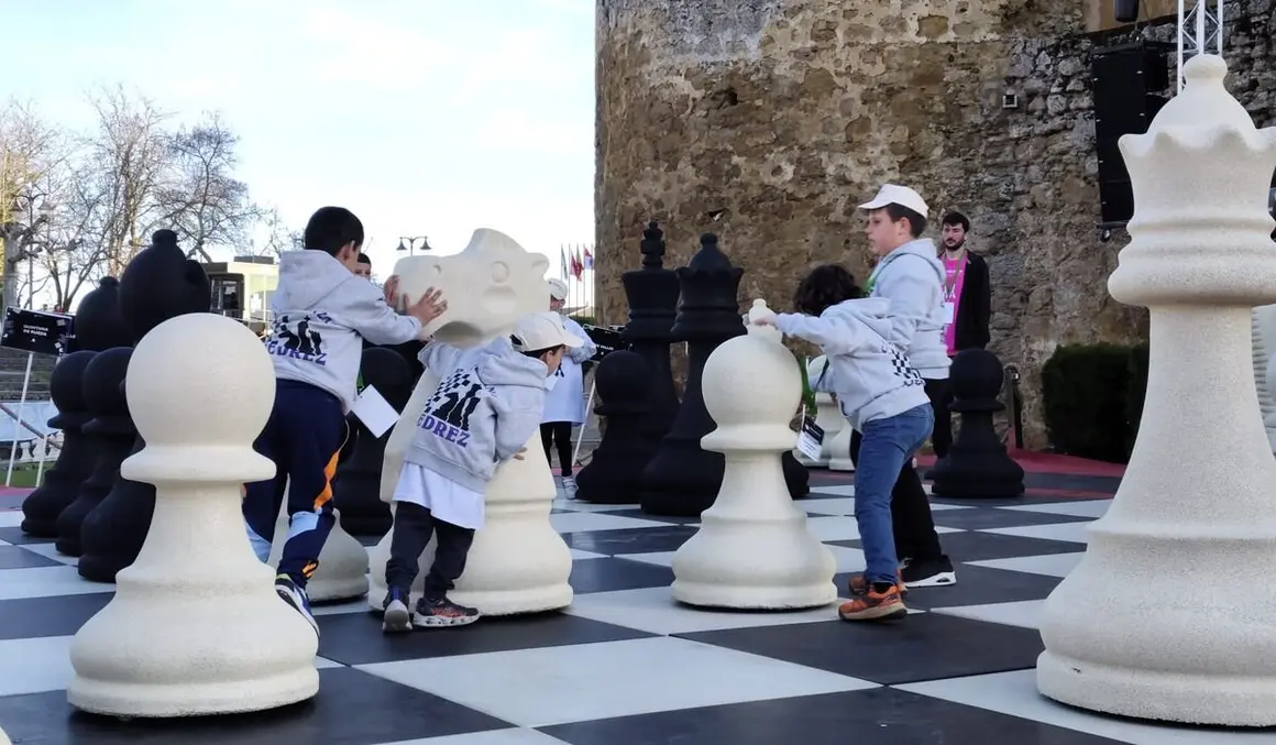 Valencia de Don Juan se convierte en un juego de ajedrez con Pequeños Gigantes.9