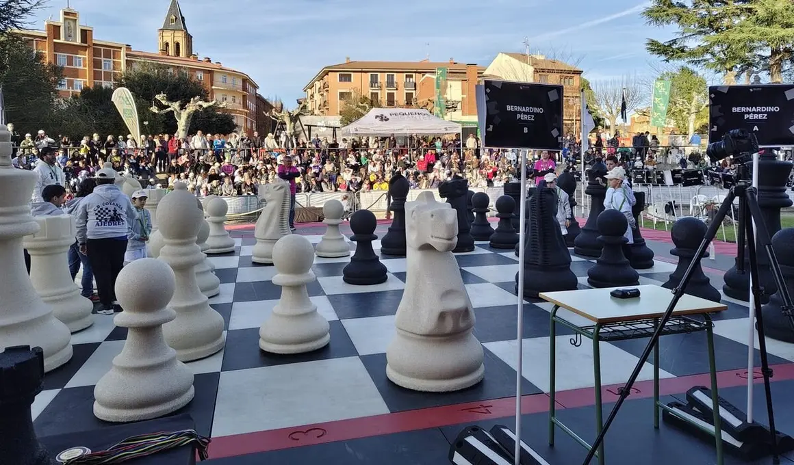 Valencia de Don Juan se convierte en un juego de ajedrez con Pequeños Gigantes.8