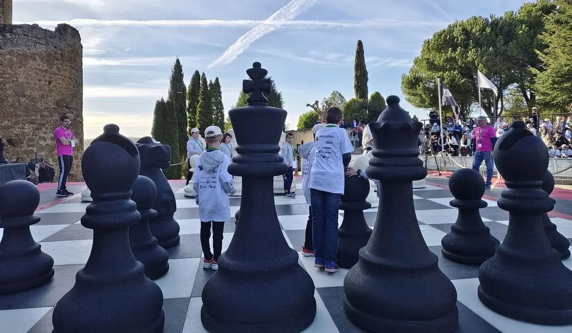 Valencia de Don Juan se convierte en un juego de ajedrez con Pequeños Gigantes.7