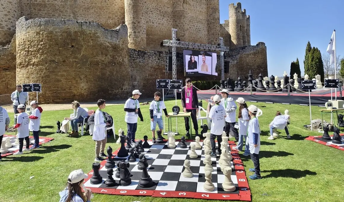 Valencia de Don Juan se convierte en un juego de ajedrez con Pequeños Gigantes.2