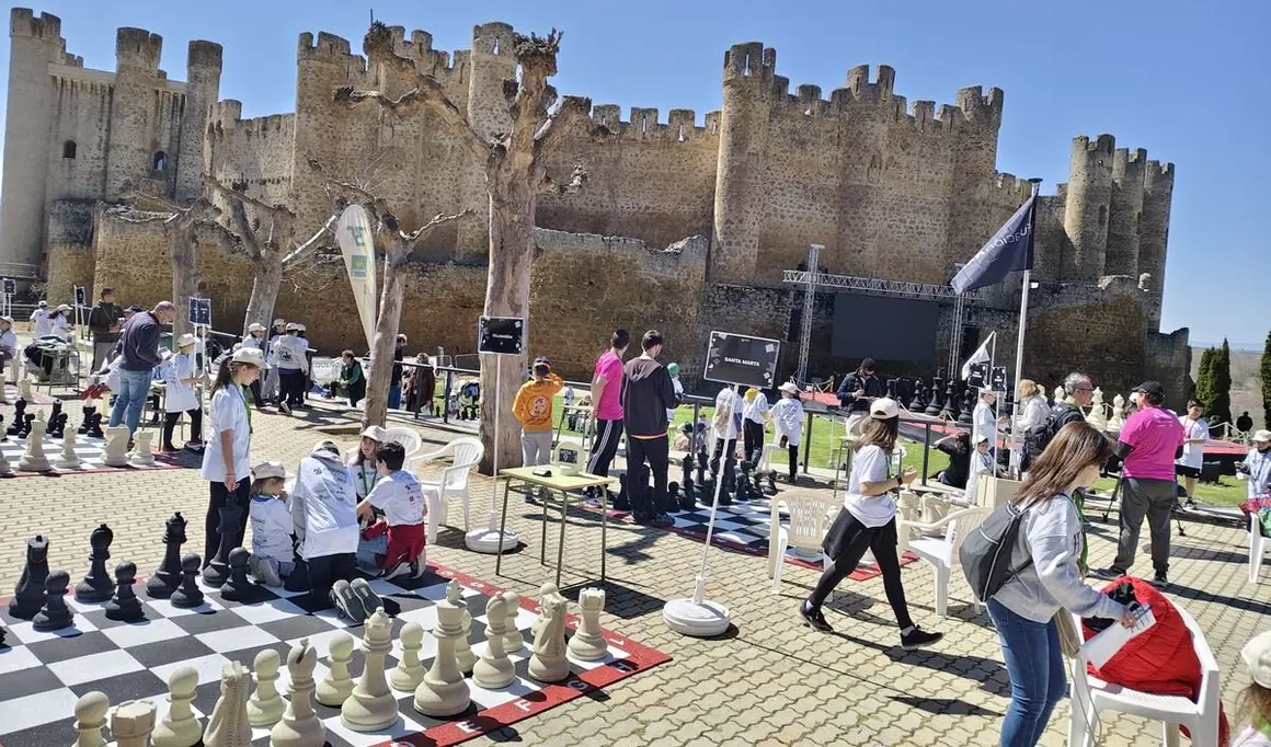 Valencia de Don Juan se convierte en un juego de ajedrez con Pequeños Gigantes.