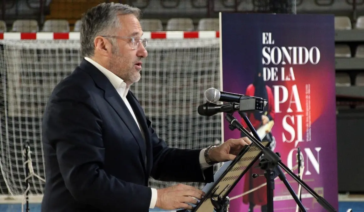 El presidente de las Cortes y de la Fundación de Castilla y León, Carlos Pollán, asiste al concierto ‘El Sonido de la Pasión’, con el subdelegado del Gobierno, Héctor Alaiz; el delegado Territorial, Eduardo Diego y el Procurador del Común, Tomás Quintana