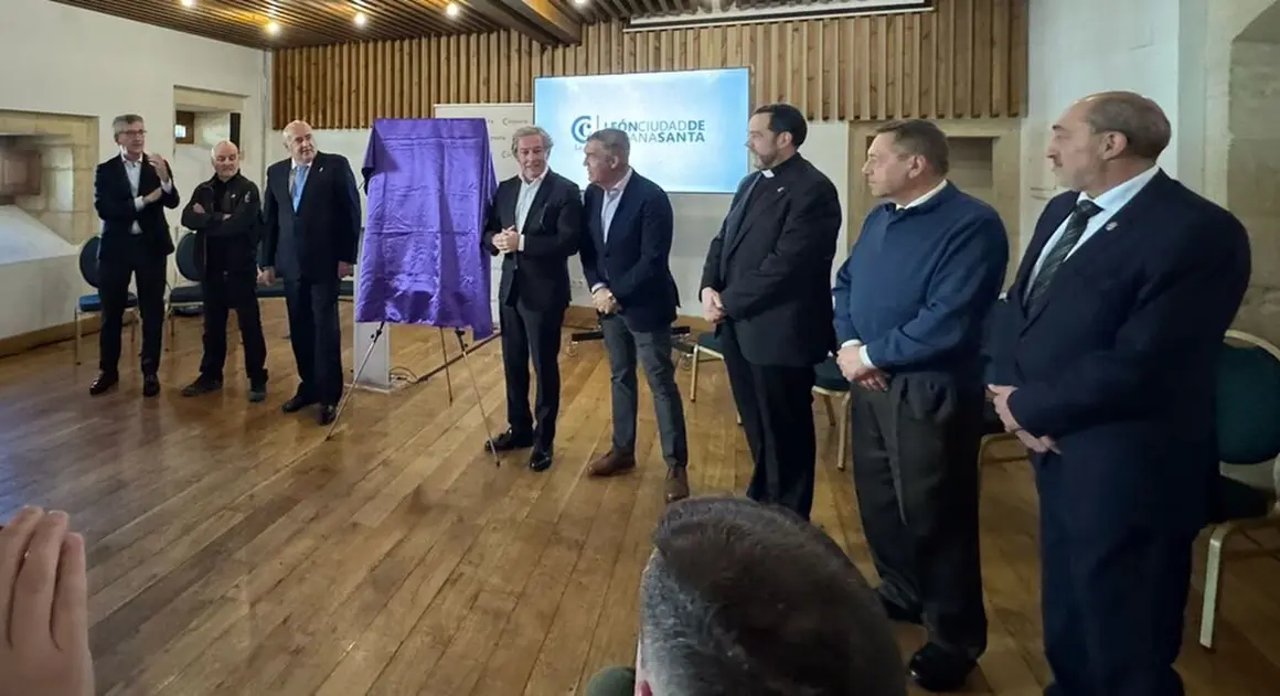 Presentación de la campaña de Semana Santa de León 2025 en la Cámara de Comercio.