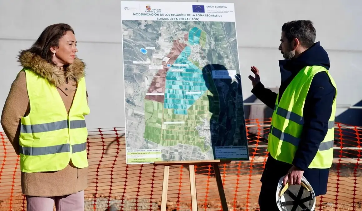 La consejera de Agricultura, Ganadería y Desarrollo Rural, María González Corral, visita las obras de modernización del regadío en Llamas de la Ribera (León)