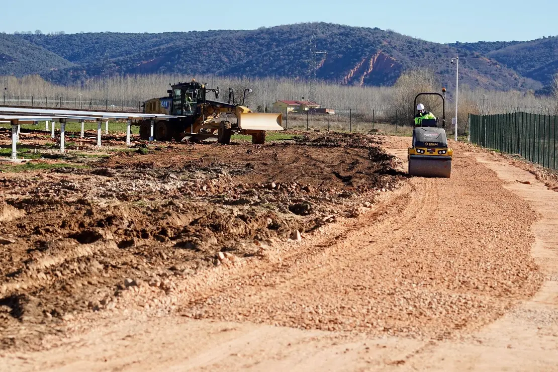 La consejera de Agricultura, Ganadería y Desarrollo Rural, María González Corral, visita las obras de modernización del regadío en Llamas de la Ribera (León)
