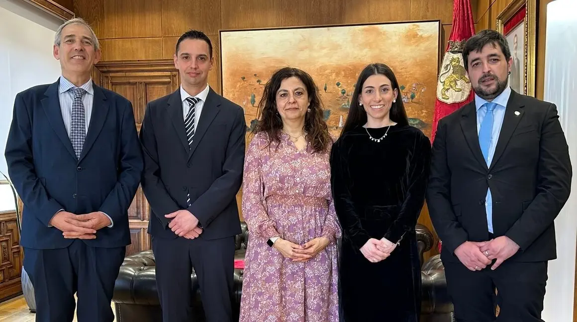 Reunión del Ayuntamiento de León con la Cofradía Santo Cristo de la Bienaventuranza.