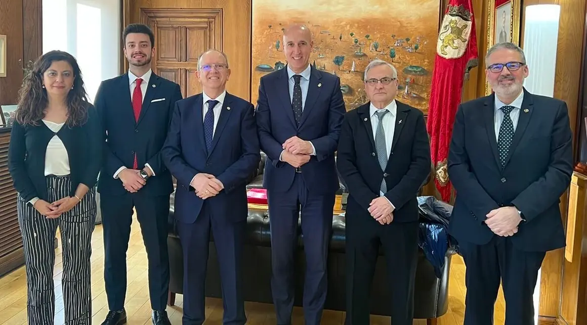 Reunión del Ayuntamiento de León con la Cofradía del Santo Sepulcro.