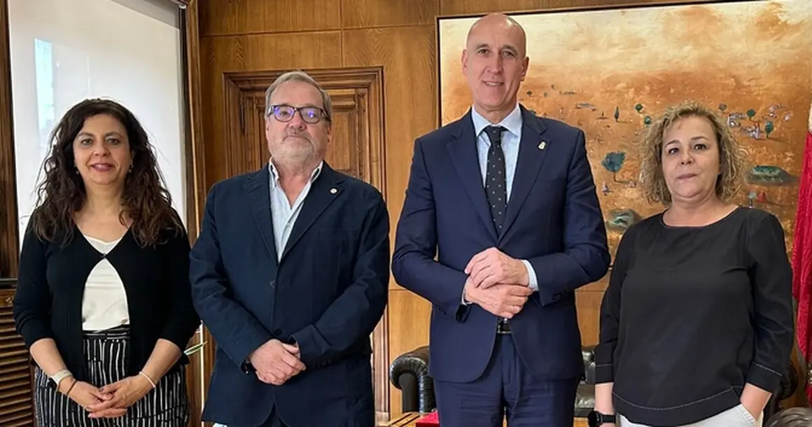 Reunión del Ayuntamiento de León con la Cofradía Jesús Sacramentado.