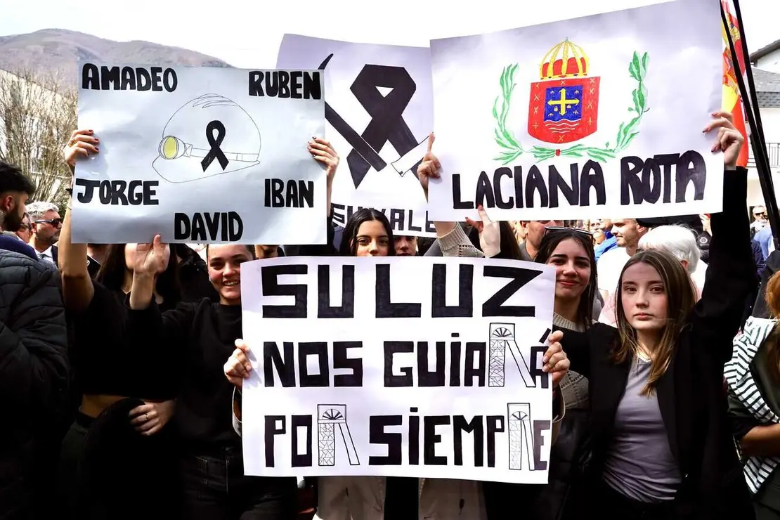 MIneros fallecidos funeral (2)
