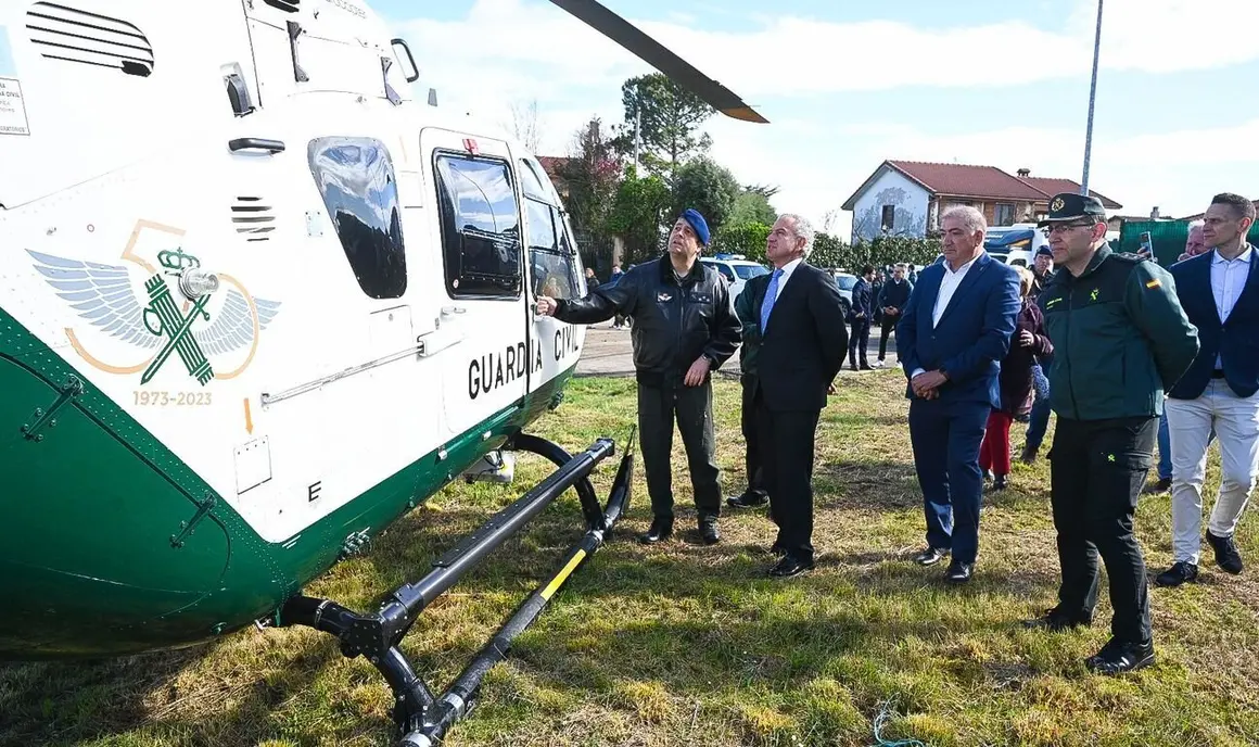 El delegado del Gobierno en Castilla y León, Nicanor Sen, presenta en Arcahueja (León), el plan de seguridad integral Jacobea 2025 desarrollado por la Guardia Civil para la provincia
