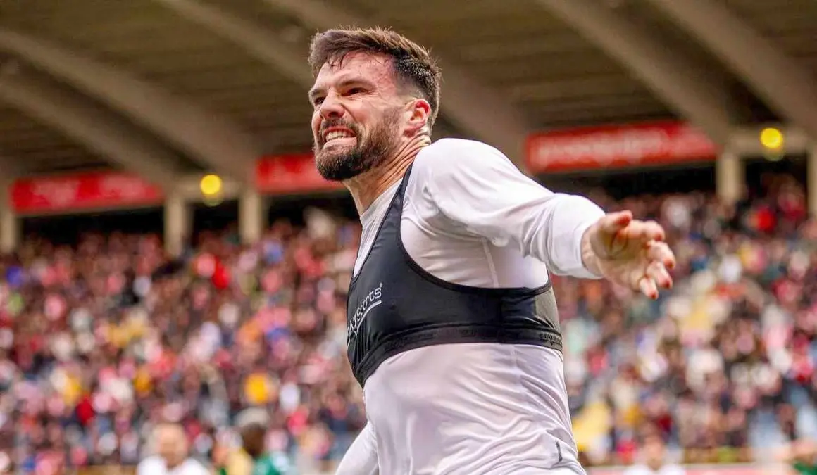 Eneko Satrústegui celebra el gol de la victoria en el minuto 88. Foto: CyDLeonesa