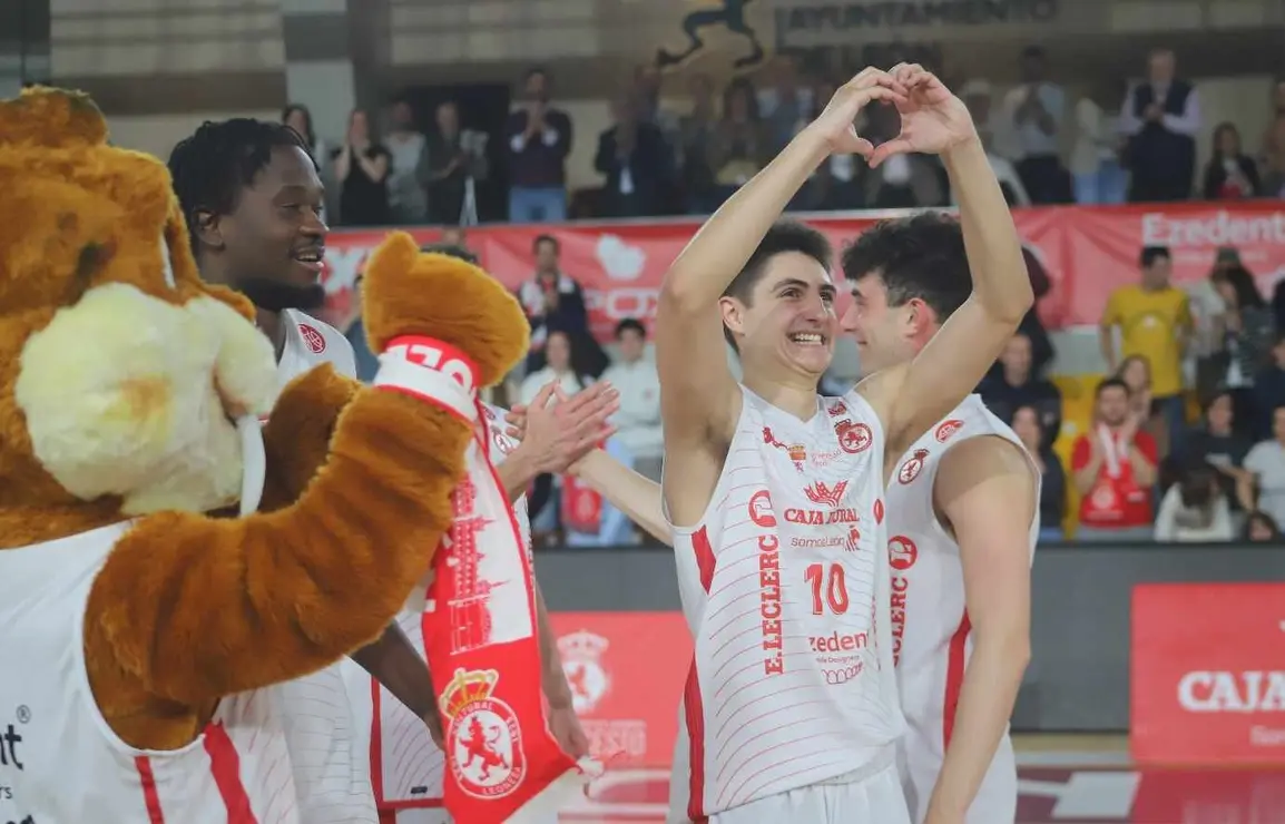 La Cultural y Deportiva Leonesa de Baloncesto sigue escribiendo una historia para el recuerdo en su estreno en la Segunda FEB y ya está en los playoff. Fotos: Isaac Llamazares