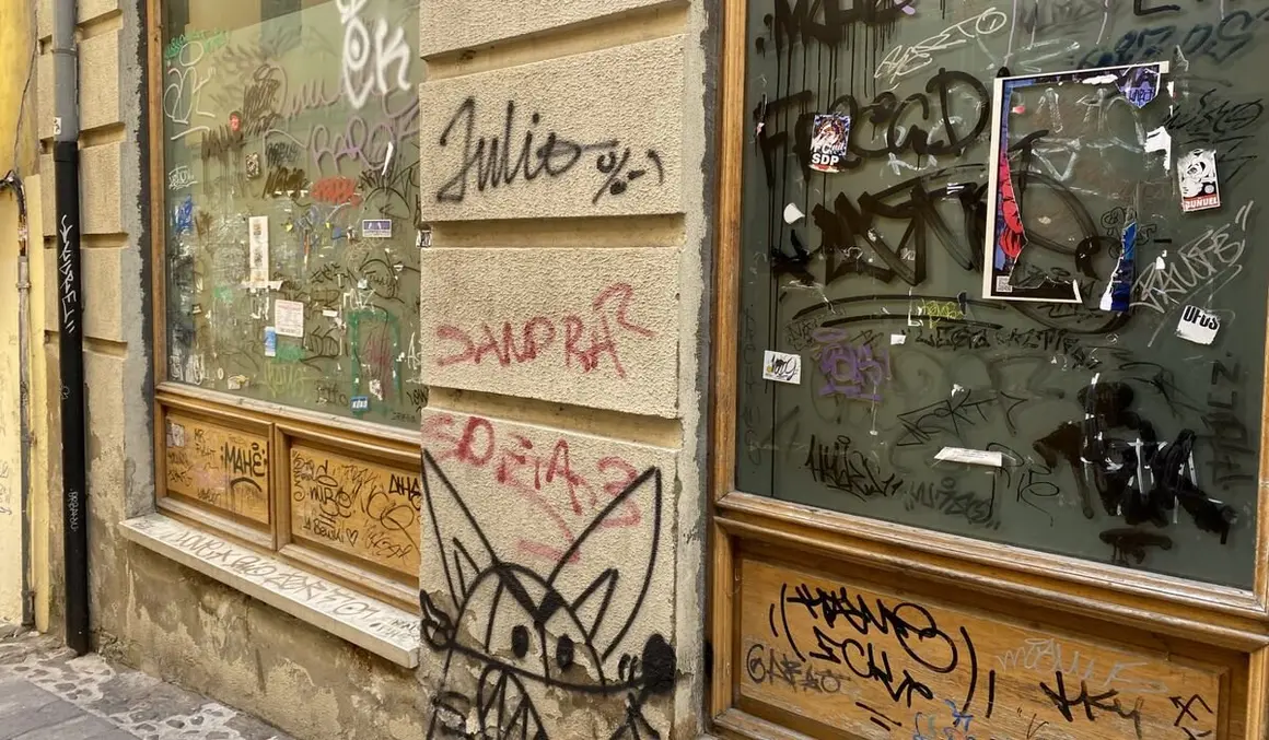 Casco histórico de León lleno de grafitis.4