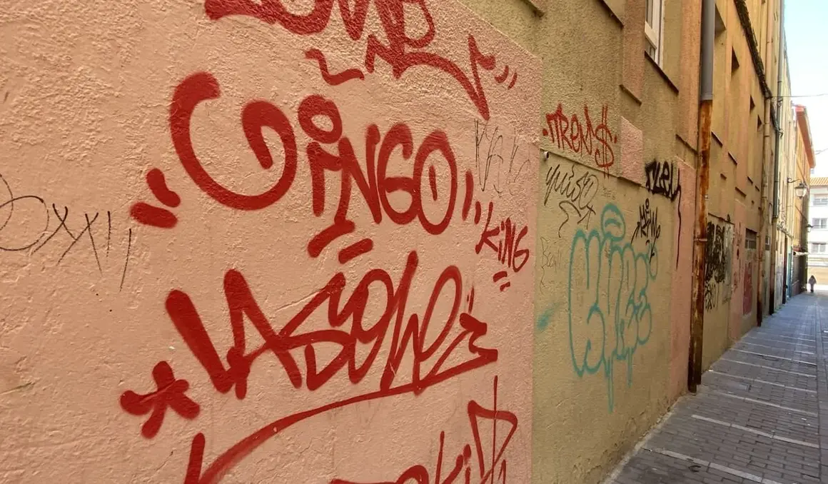Casco histórico de León lleno de grafitis.3