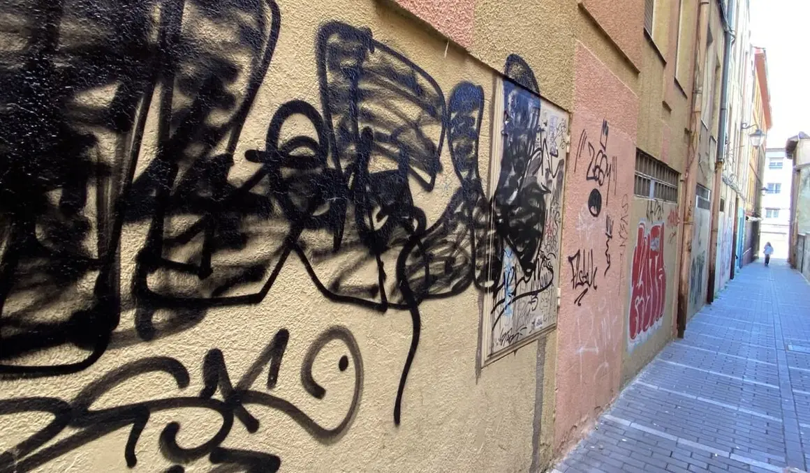 Casco histórico de León lleno de grafitis.2