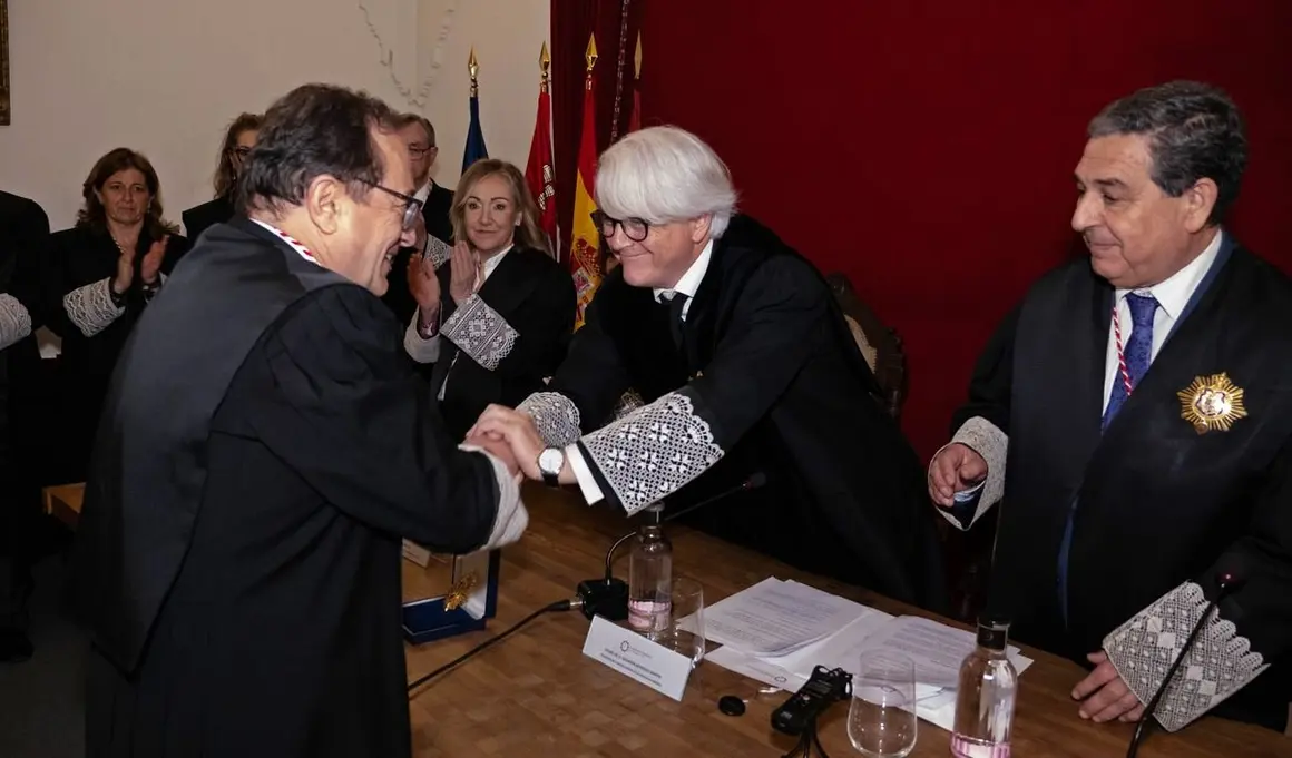 Fernando Rodríguez Santocildes toma posesión como presidente de la abogacía de Castilla y León