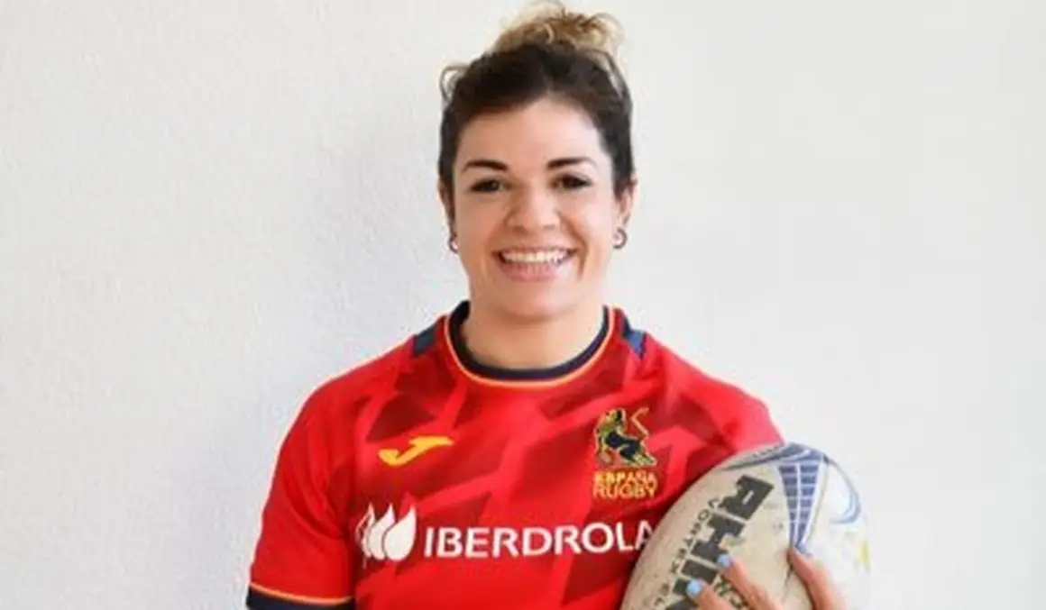 La leonesa Sidorella Bracic entre jugadoras que formaban el equipo de la Selección Española de Rugby que ha obtenido el título de Campeón de Europa