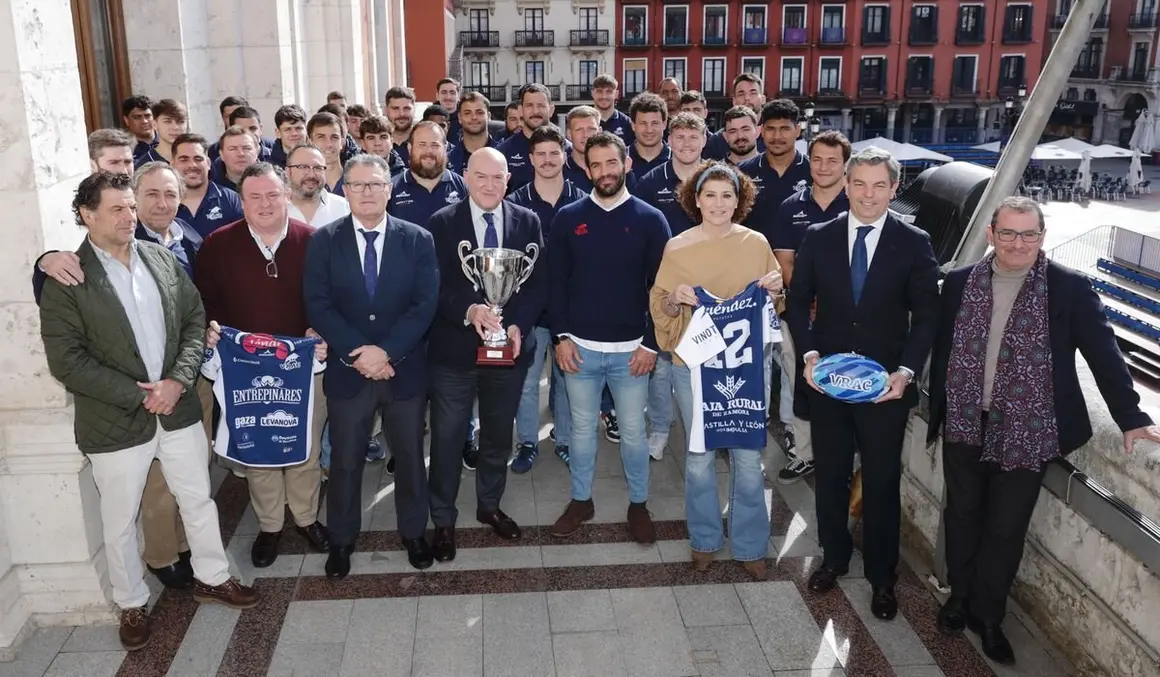 El alcalde recibe al VRAC tras conseguir el fin de semana su VIII Copa Ibérica