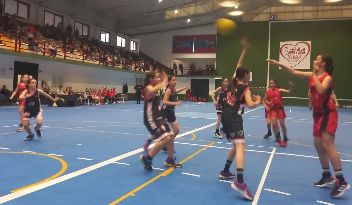 Santa María del Páramo celebra una edición del Torneo Alevín de Minibasket con 100 jugadoras.2