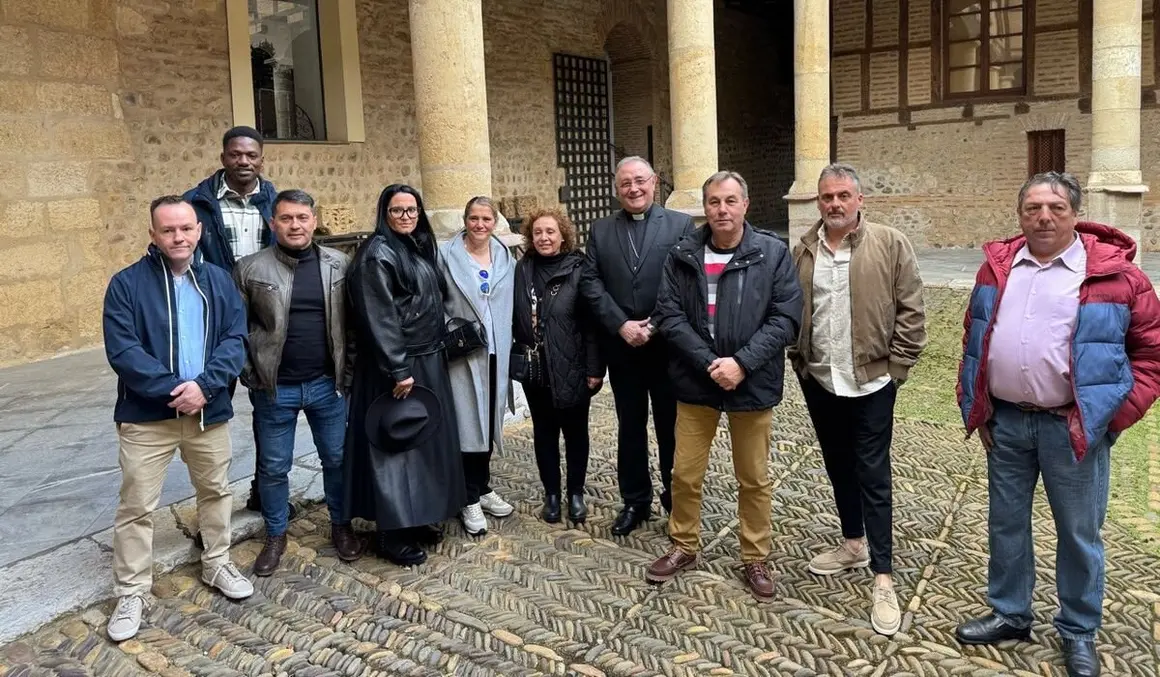 El Obispo Luis Ángel recibe en el Obispado a los internos del Centro Penitenciario de León y su Centro de Inserción Social que participarán en la Procesión del Perdón.2