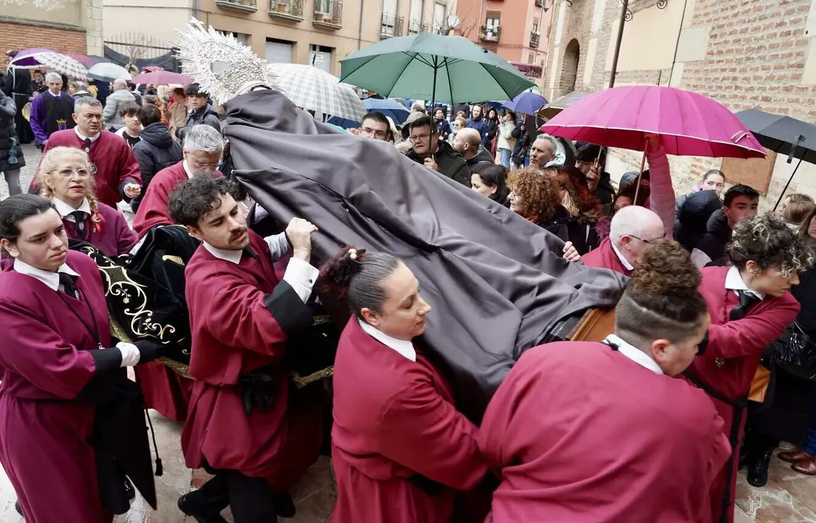 Celebración del acto del Desenclavo de Cristo tras la suspensión de la procesión organizada por la Cofradía del Santo Cristo del Desenclavo Foto Campillo (6).jpeg