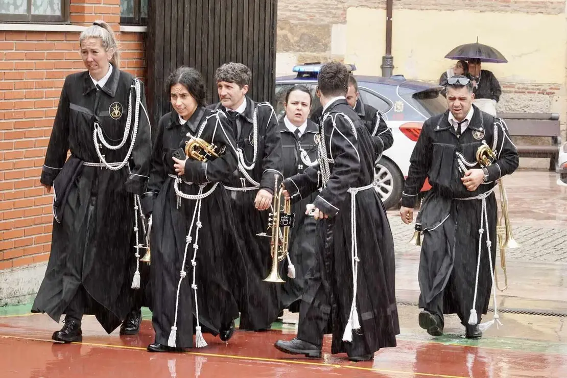 Celebración del acto del Desenclavo de Cristo tras la suspensión de la procesión organizada por la Cofradía del Santo Cristo del Desenclavo Foto Campillo (15).jpeg